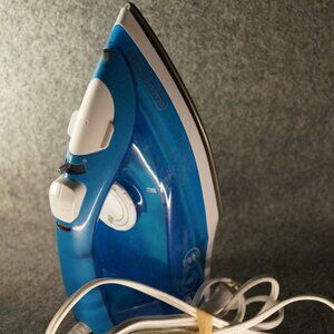 BLACK+DECKER IR20V Compact Steam Iron Blue White No Original Packaging